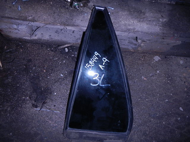 Стекло двери задней левой (форточка)