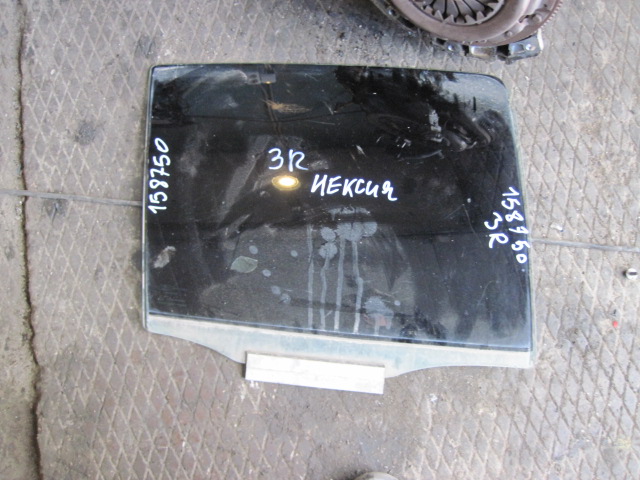 Стекло двери задней правой