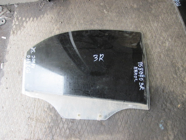 Стекло двери задней правой