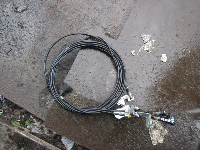 Трос открывания багажника