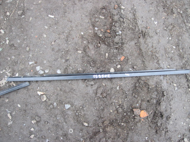 Накладка лобового стекла левая