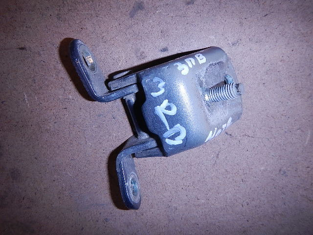 Петля двери задней правой верхняя