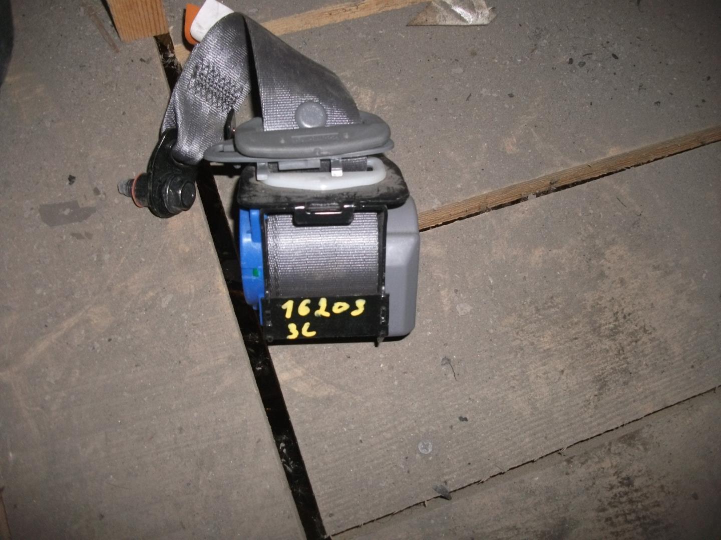 Ремень безопасности