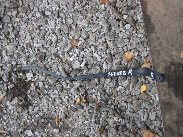 Поводок стеклоочистителя передний правый