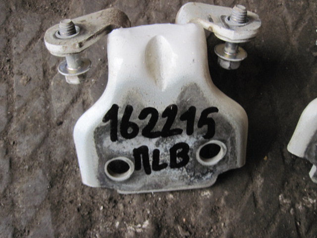 Петля двери передней левой верхняя