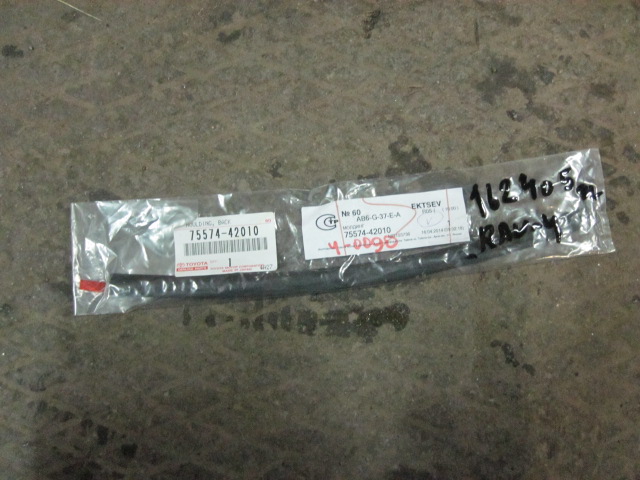 Накладка стекла заднего левого