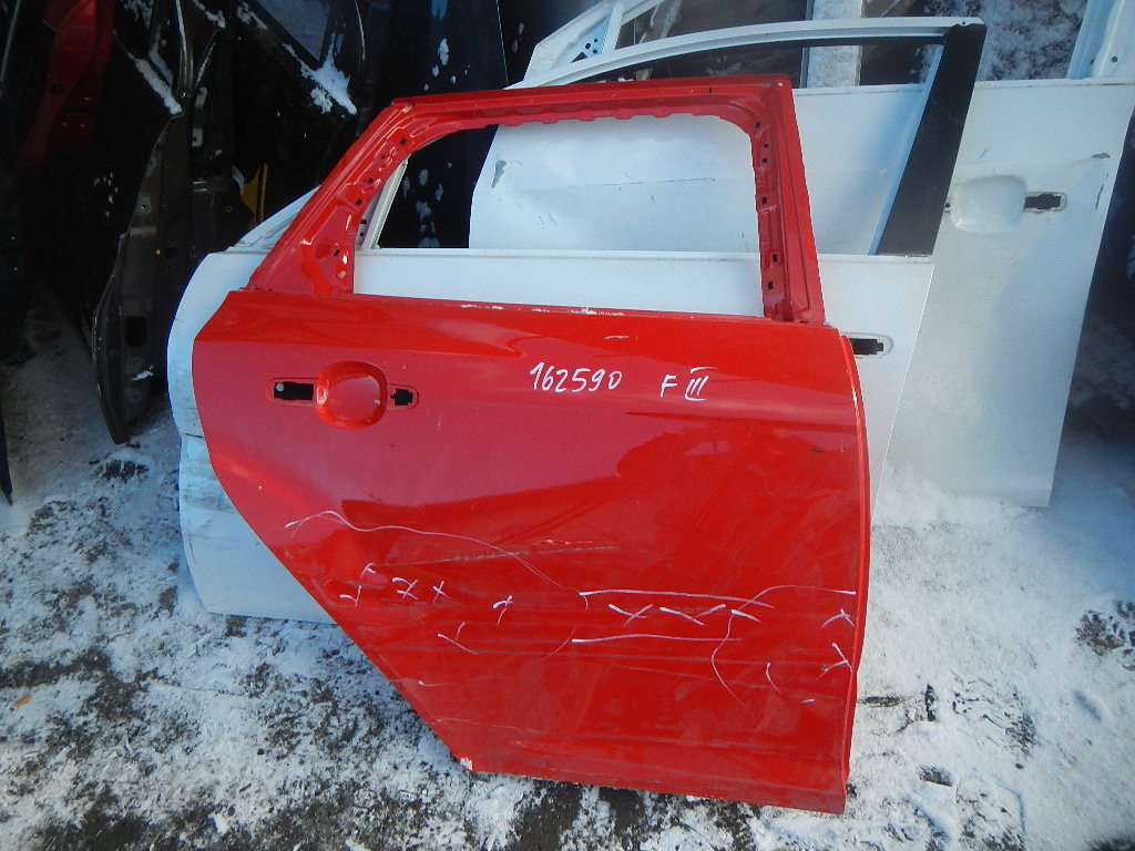 Дверь задняя правая