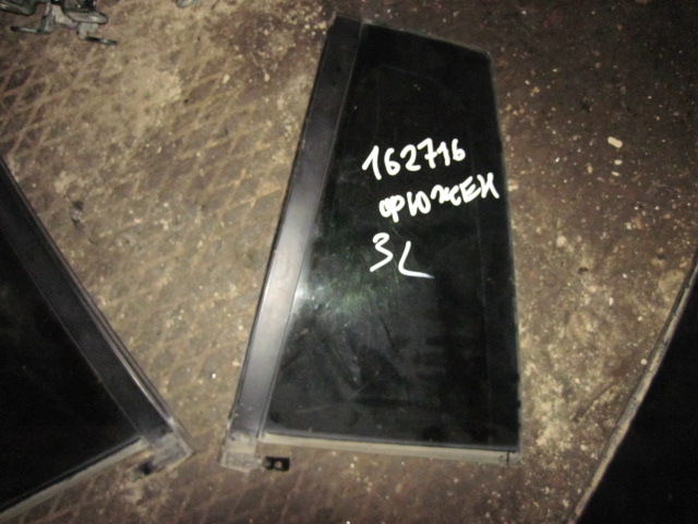 Стекло двери задней левой (форточка)