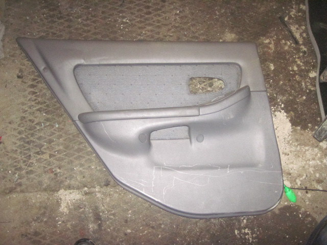 Обшивка двери задней левой