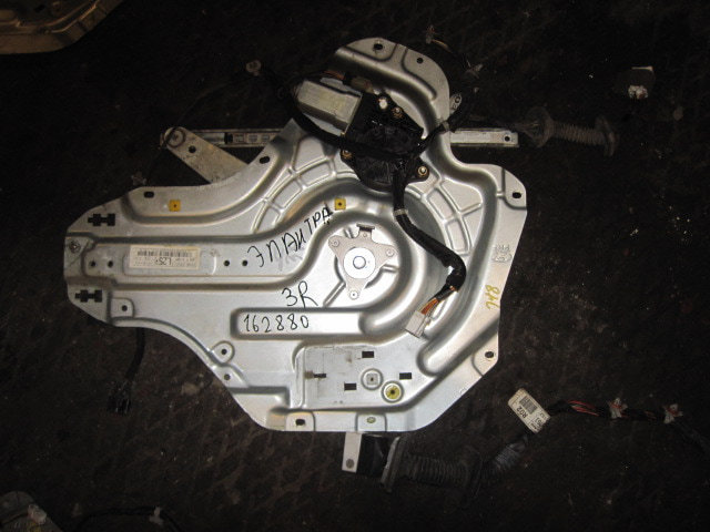 Стеклоподъемник электр. задний правый