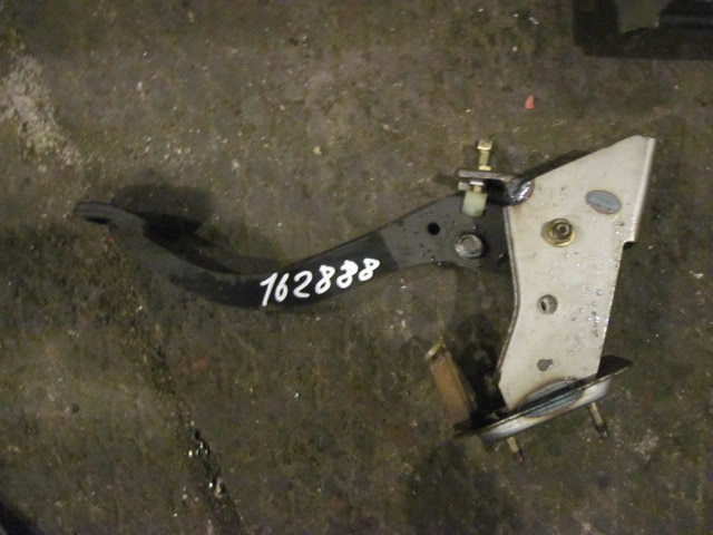 Педаль сцепления