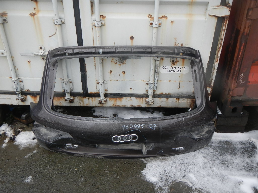 Дверь багажника