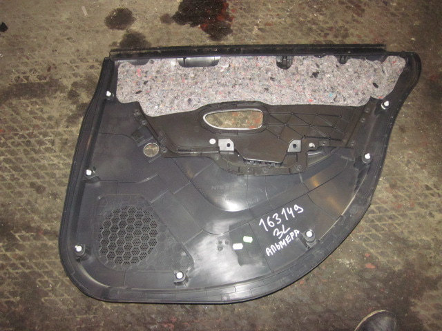 Обшивка двери задней левой