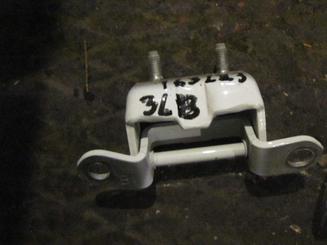 Петля двери задней левой верхняя