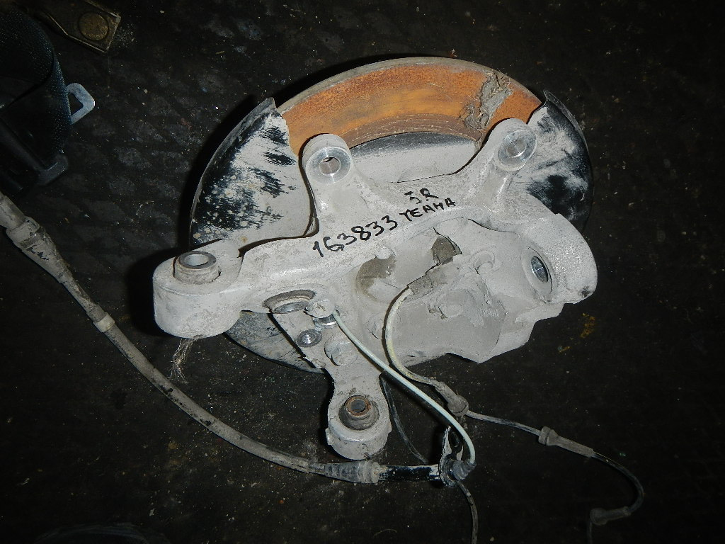 Кулак поворотный задний правый