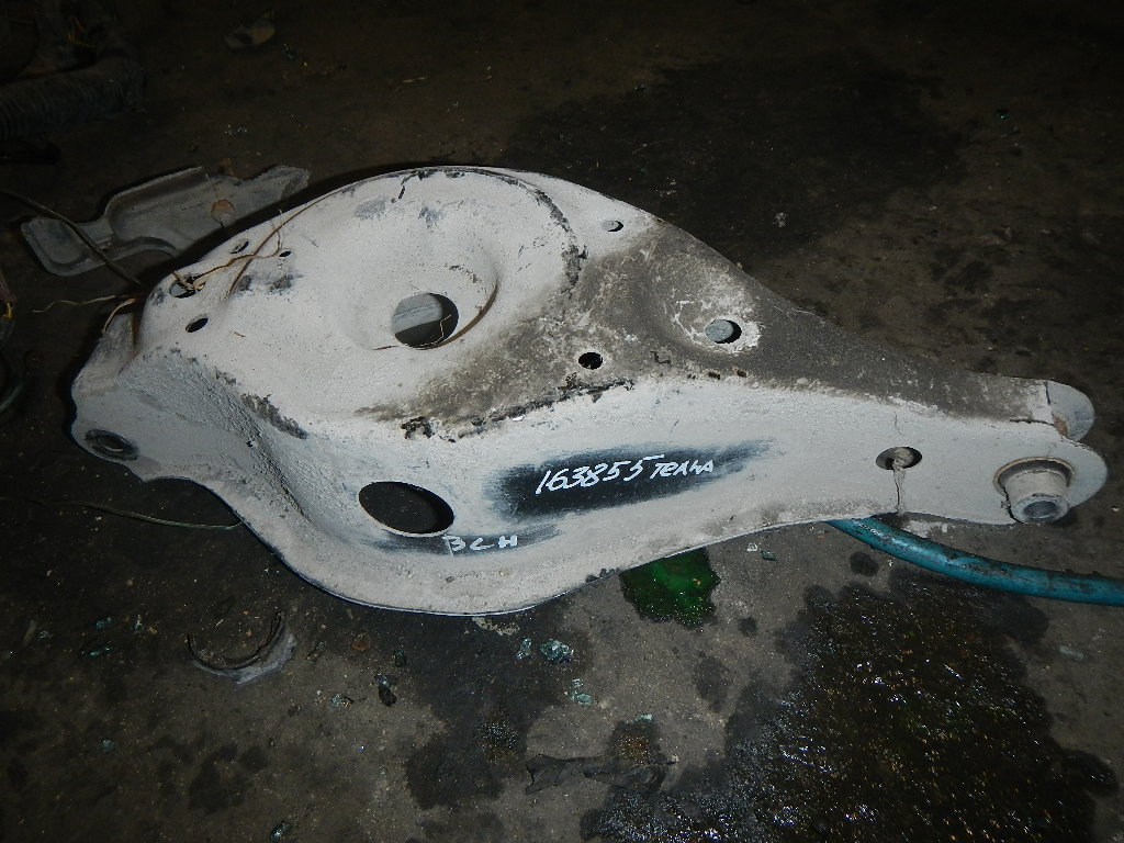 Рычаг задний нижний левый