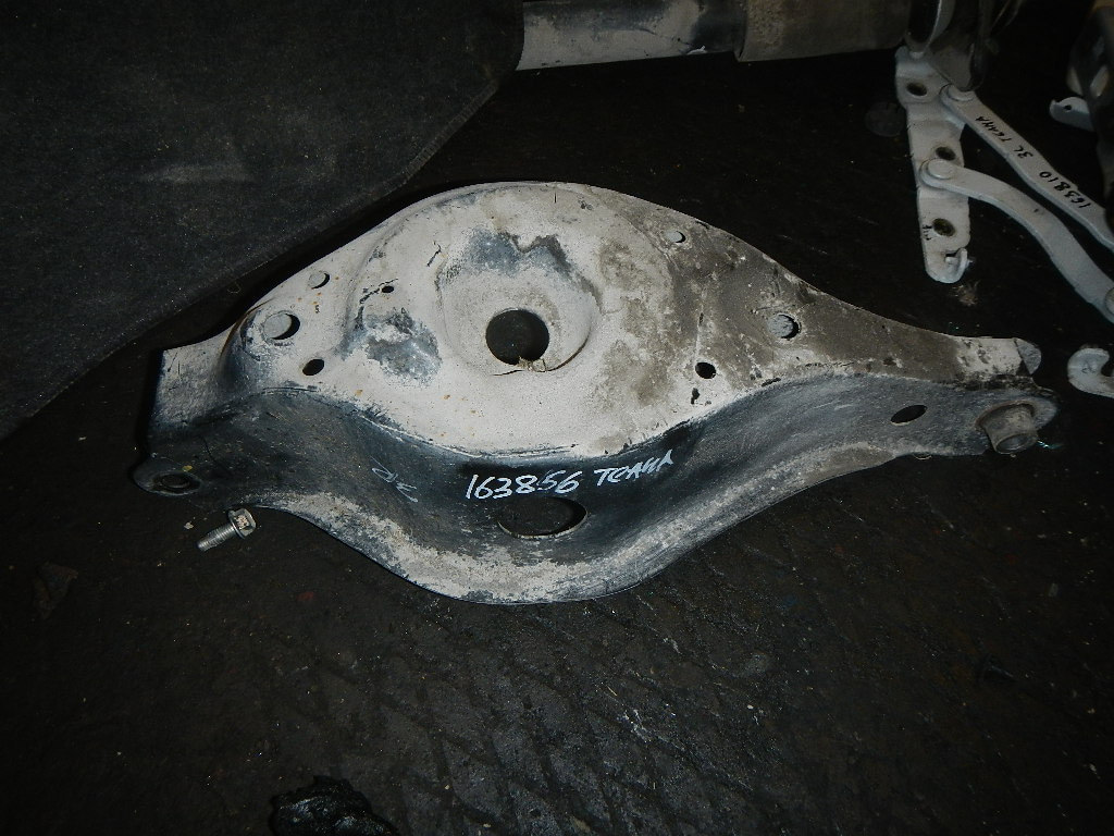 Рычаг задний нижний правый