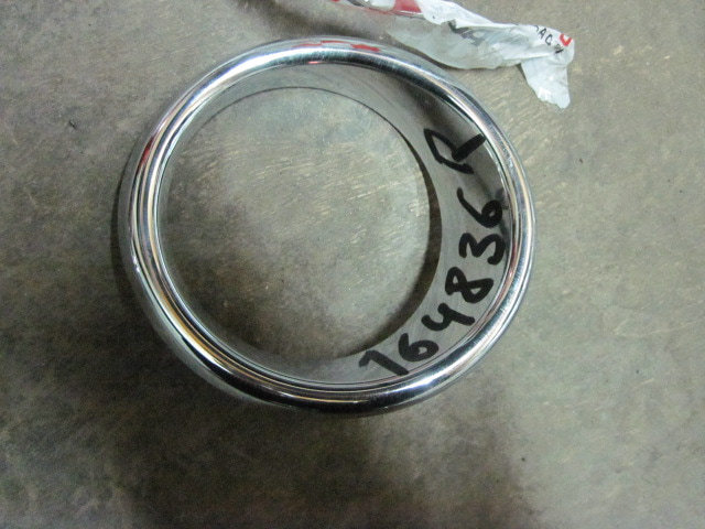 Рамка противотуманной фары правой