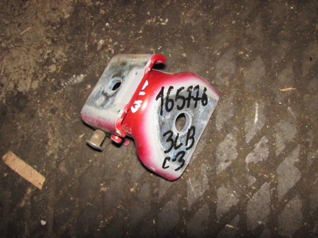 Петля двери задней левой верхняя