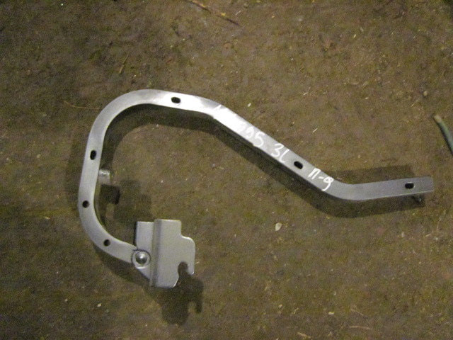 Петля крышки багажника