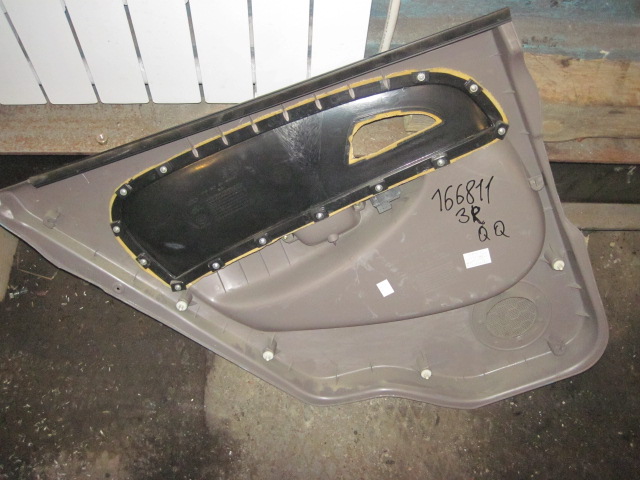 Обшивка двери задней правой