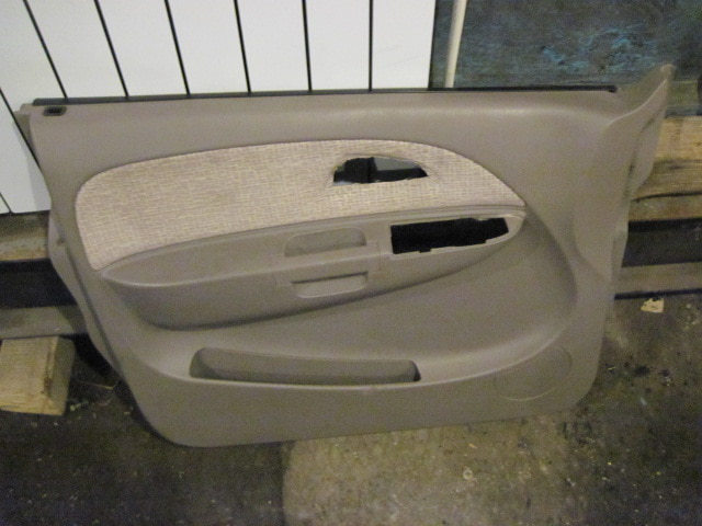Обшивка двери передней левой
