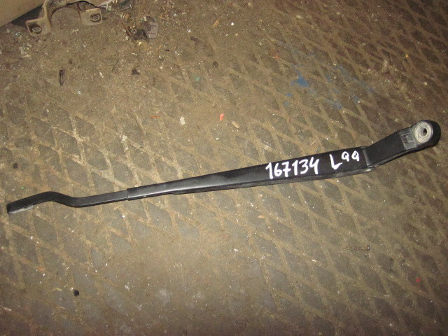 Поводок стеклоочистителя передний левый