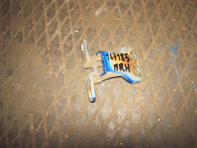 Петля двери передней правой нижняя