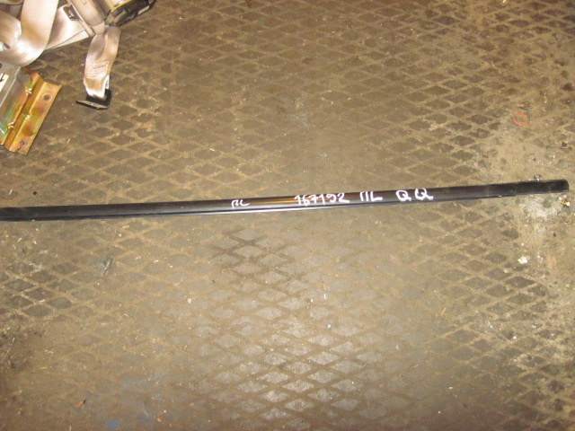 Накладка лобового стекла левая