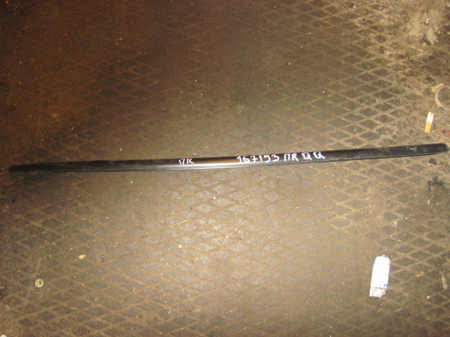 Накладка стекла переднего правого