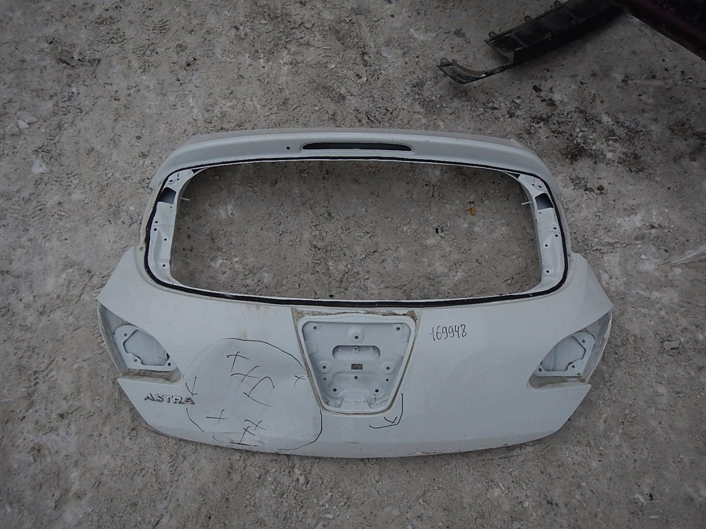 Дверь багажника