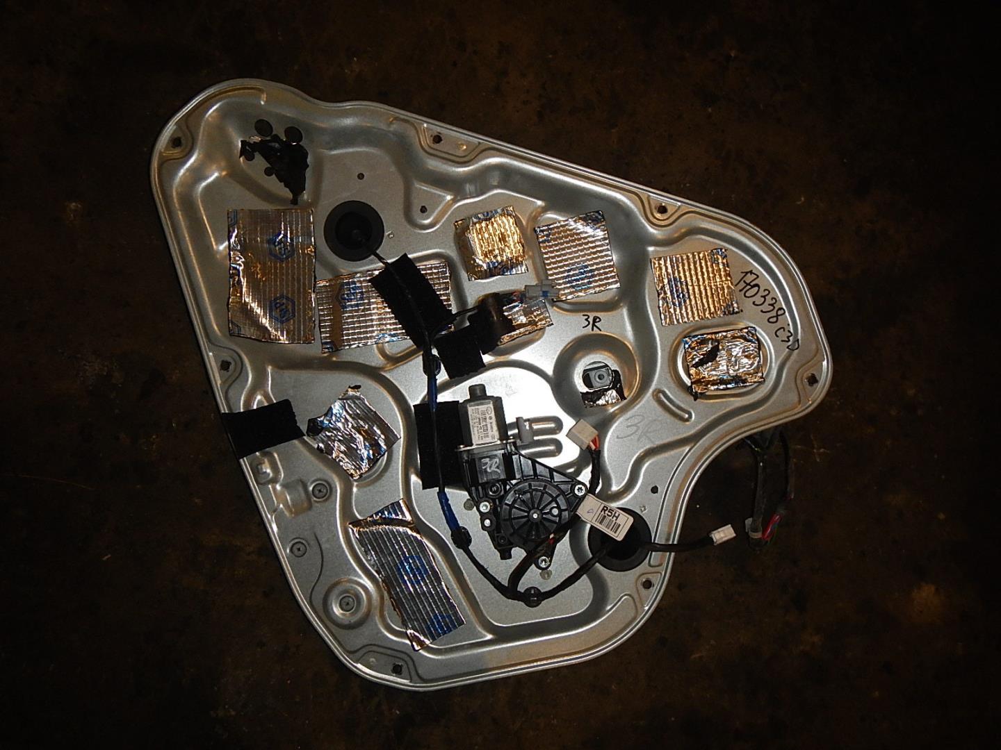 Стеклоподъемник электр. задний правый