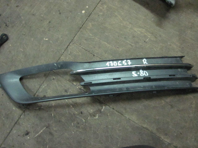 Рамка противотуманной фары правой