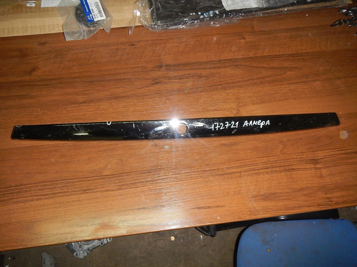 Накладка двери багажника