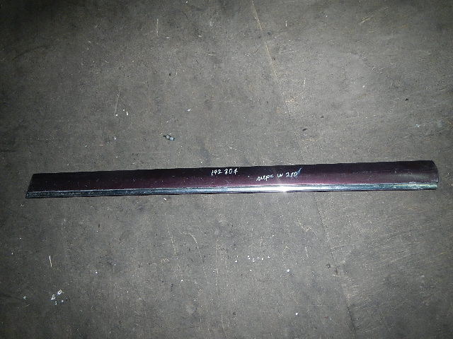 Молдинг передней правой двери