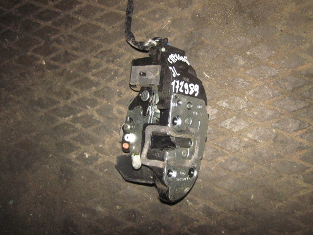 Замок двери задней левой