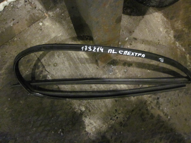 Уплотнитель стекла двери