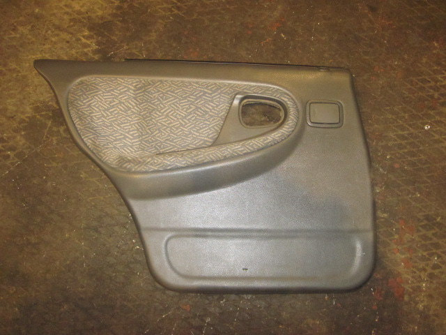 Обшивка двери задней левой