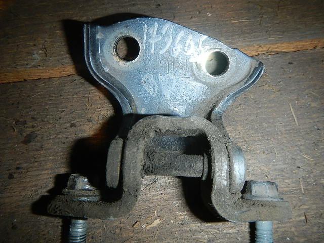 Петля двери задней правой верхняя