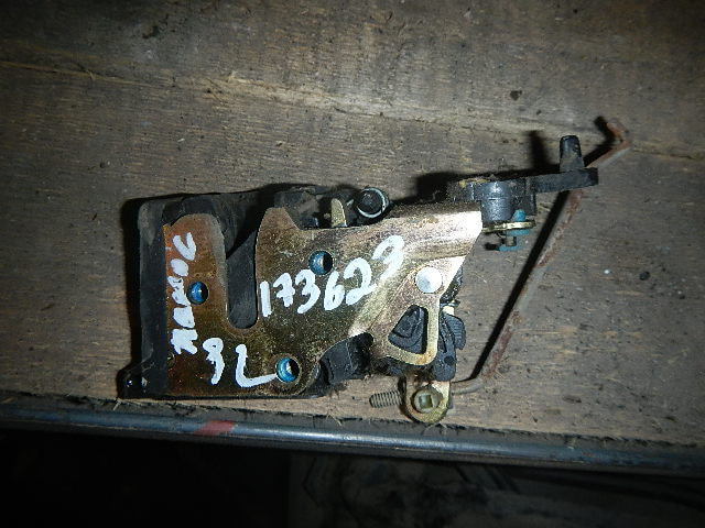 Замок двери задней левой