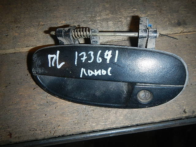 Ручка двери передней наружная левая