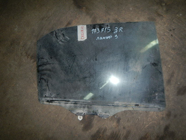 Стекло двери задней правой