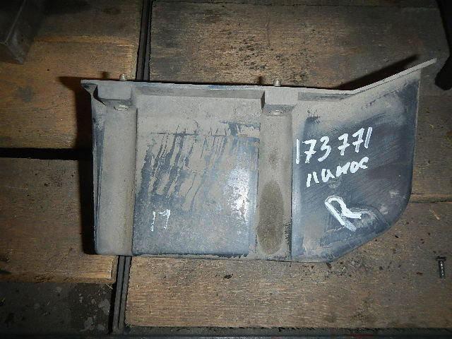 Кронштейн заднего бампера правый