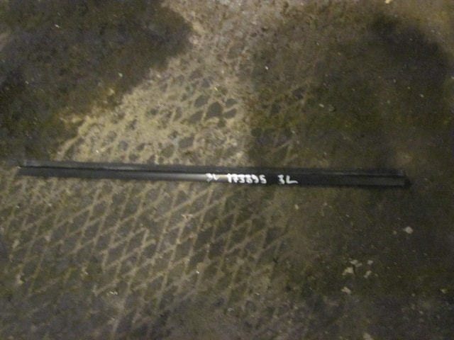 Накладка стекла заднего левого