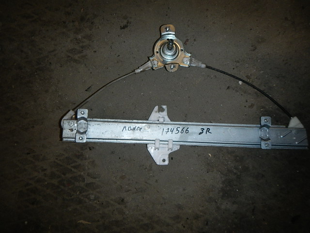 Стеклоподъемник механ. задний правый