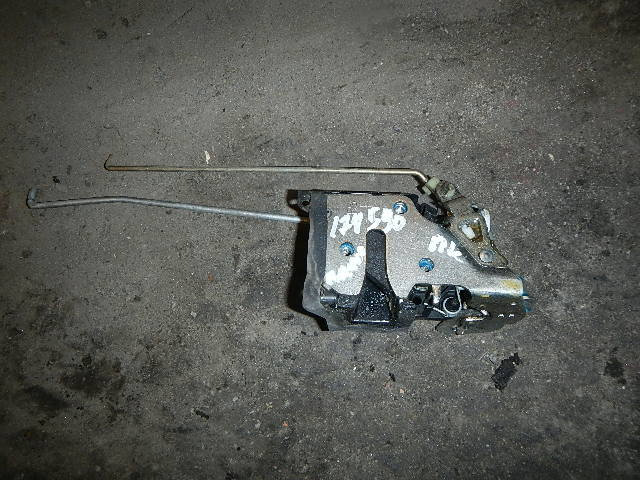 Замок двери передней левой