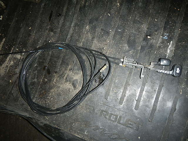 Трос открывания багажника