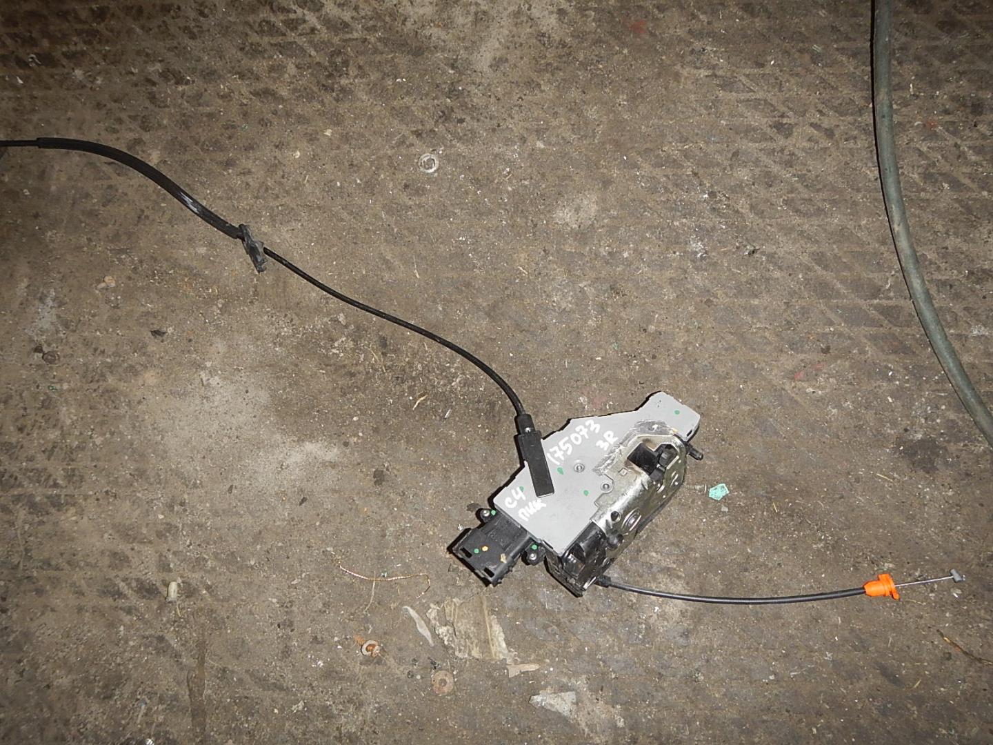 Замок двери задней правой