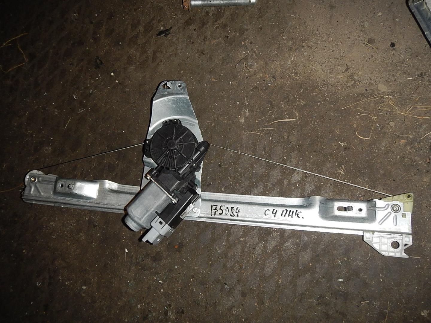 Стеклоподъемник электр. задний правый