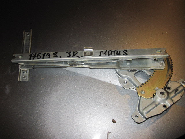 Стеклоподъемник механ. задний правый